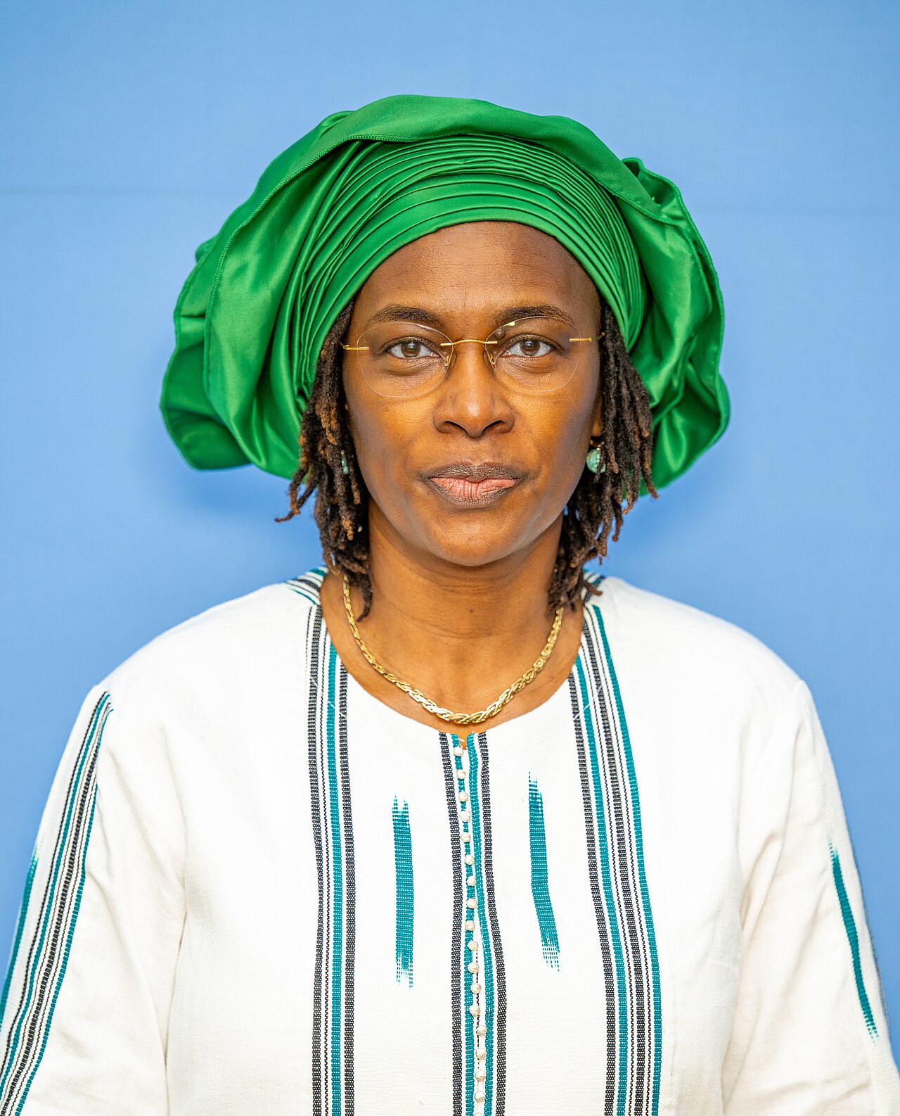 Annick Lydie Djouma Pikbougoum/Zingué Ouattara, Ministre des Sports, de la Jeunesse et de l'Emploi